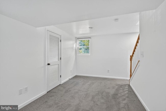 Building Photo - 5320 Larochelle Ct