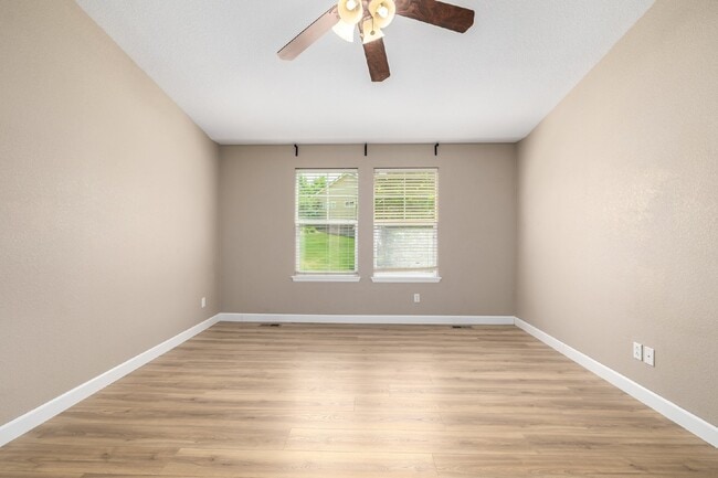 Building Photo - This beautiful 3-bedroom, 3-bathroom in Parker