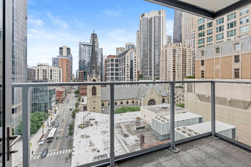 Building Photo - 17 E Huron St