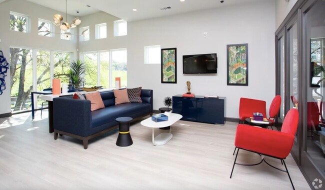 Building Photo - 1800 S I-35 Frontage Rd