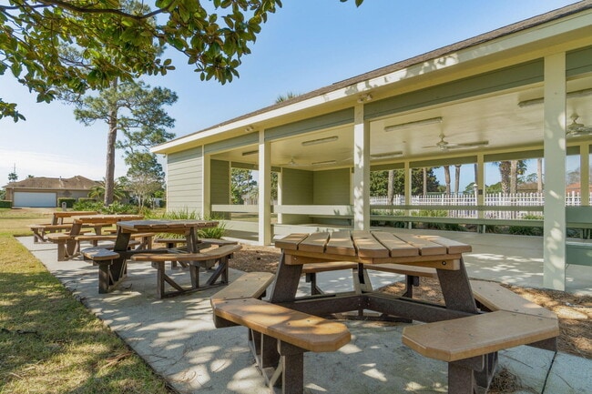 Building Photo - 374 S Shore Dr