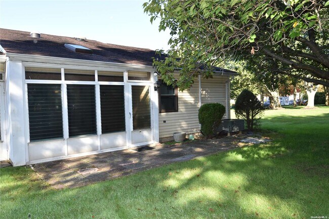 Building Photo - 76 Knolls Dr