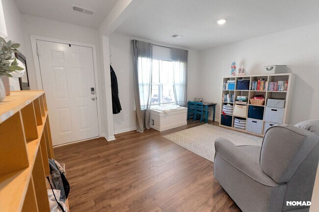Building Photo - Spacious 4BR House in Piedmont