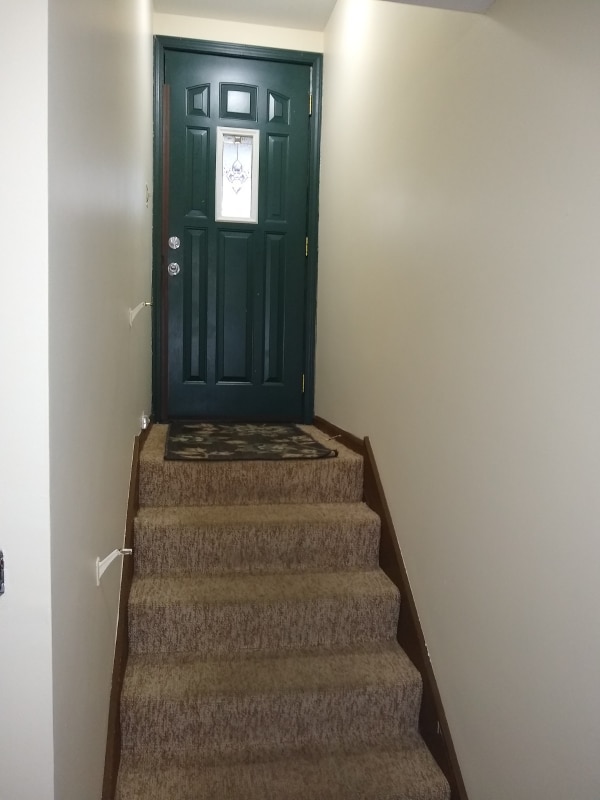 Building Photo - 664 E 12th St