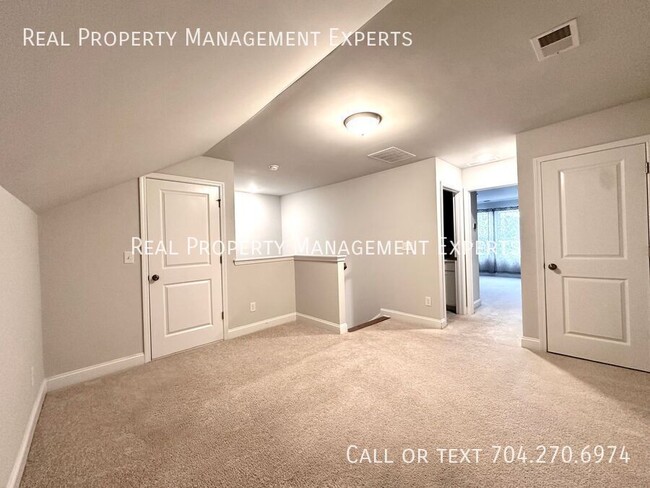Building Photo - 2113 Statesville Ave