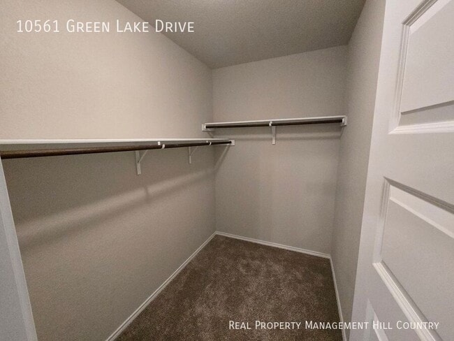 Building Photo - 10561 Grn Lk Dr