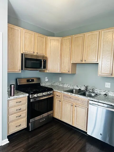 Building Photo - 2201 Raven Rd