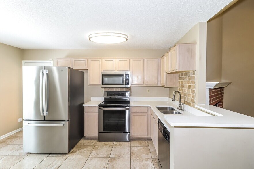 Building Photo - 7091 Ireland Dr