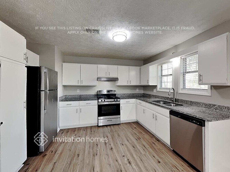 Building Photo - 1052 Autumn Crest Dr