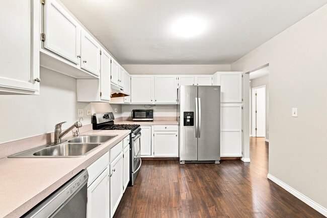 Building Photo - 24 Cedar Grove Ct