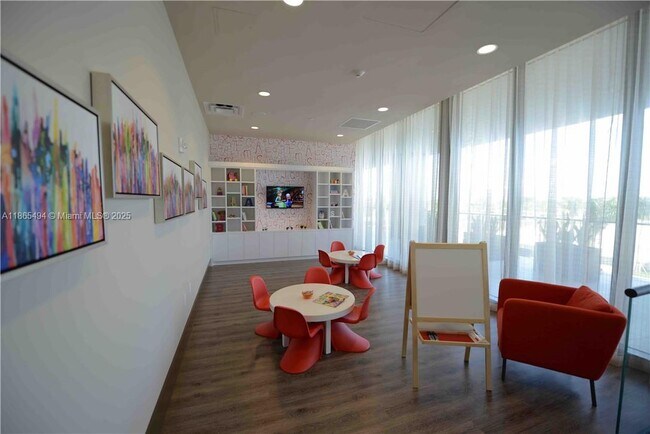 Building Photo - 5252 NW 85th Ave