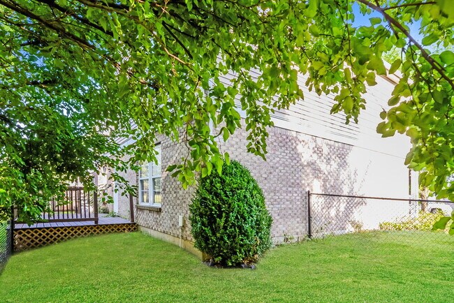 Building Photo - 738 Rosea Ct