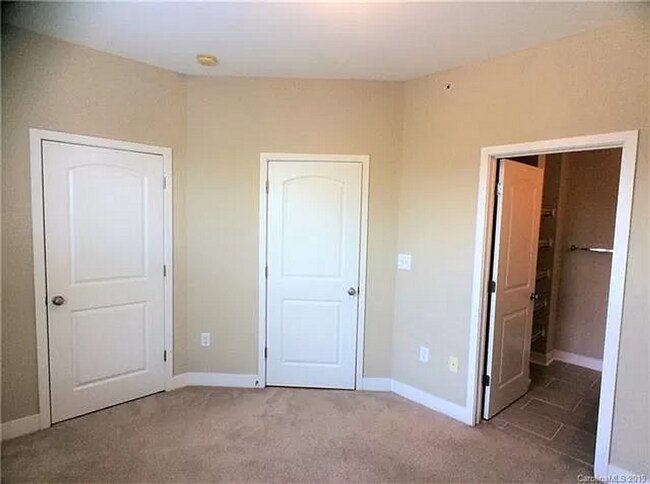 Building Photo - Room in 3 Bedroom Townhome at Seigle Point Dr