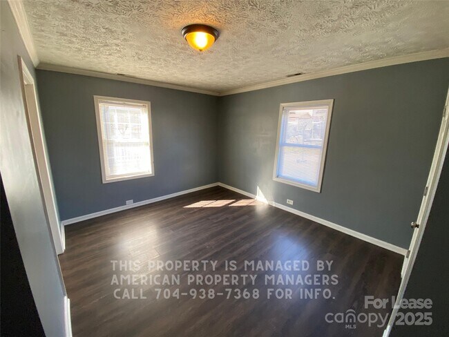 Building Photo - 303 Southern St