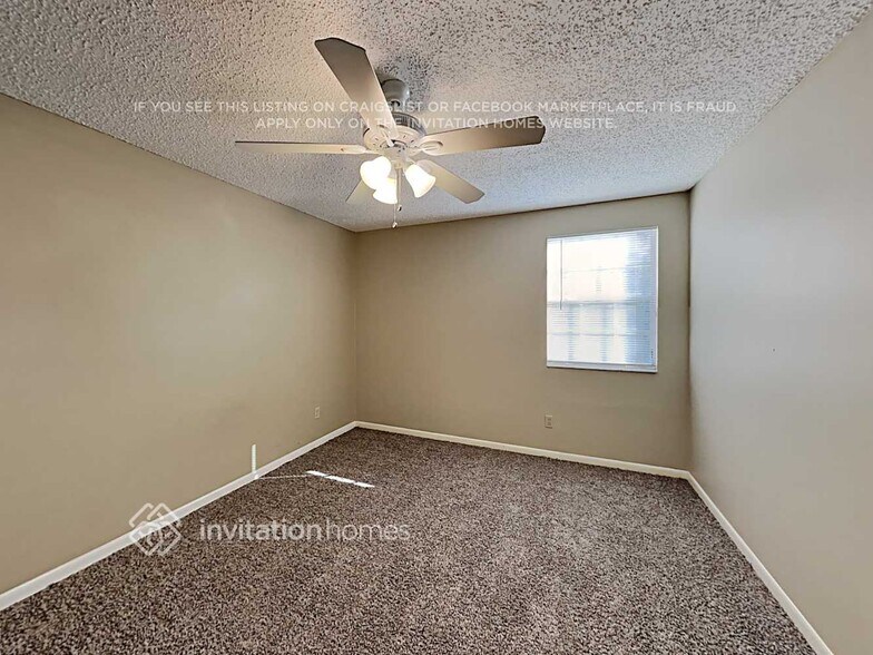 Building Photo - 16601 Vallely Dr