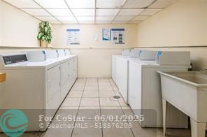 Building Photo - 3730 Inverrary Dr