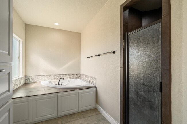 Building Photo - 122 Little Bighorn Trl