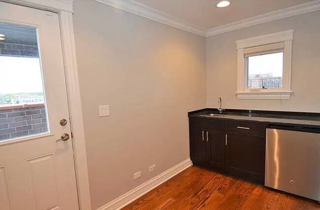Building Photo - 3136 N Elston Ave