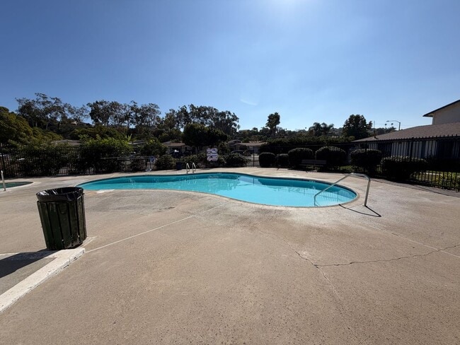 Building Photo - Newly Remodeled 3 Bedroom, 2 Bath Condo wi...