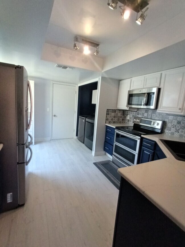 Building Photo - 2 Bed / 2 Bath Single Family for Rent in Oviedo, FL