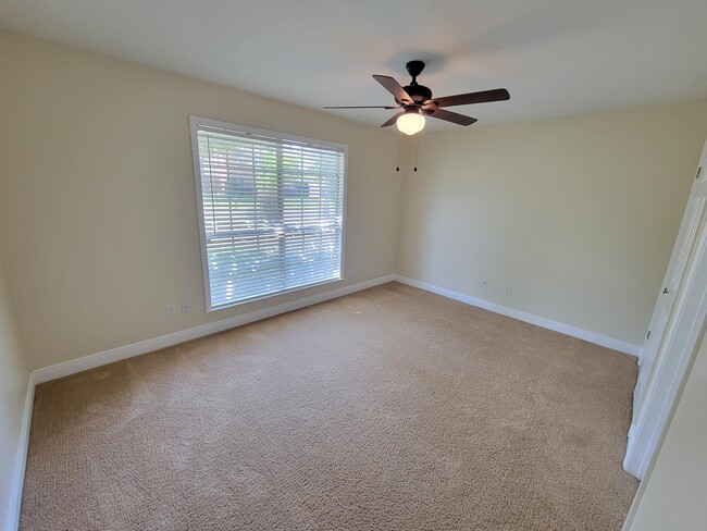 Building Photo - 3808 Saber Tooth Cir