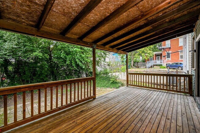 Building Photo - 2317 Stratford Ave