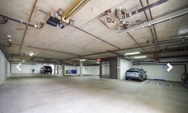 Building Photo - 907 S Shenandoah St