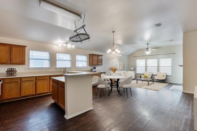 Building Photo - 2807 Lakefield Dr