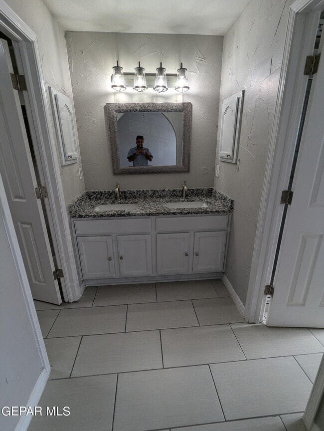 Building Photo - 636 Paseo De Flor Cir