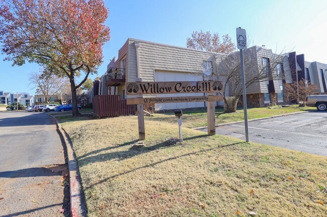 Building Photo - 2 Bed | 2 Bath in Central Tulsa!