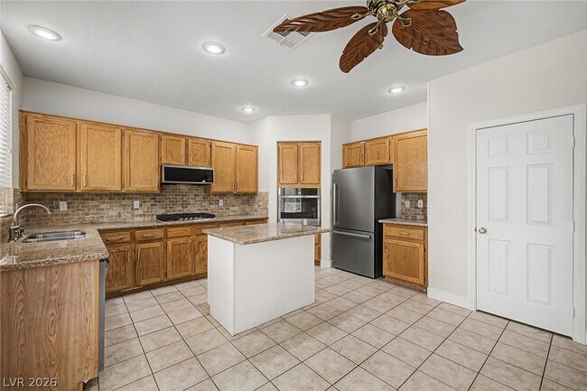 Building Photo - 571 Kavanagh Pl