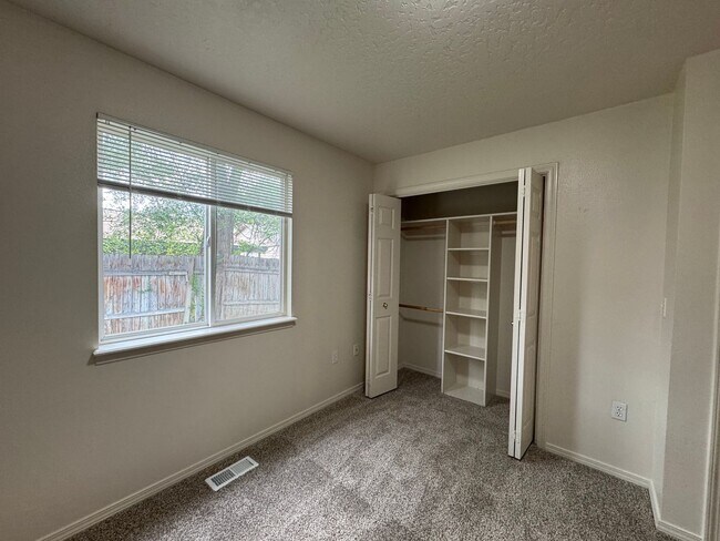 Building Photo - 4343 W Rose Hl St