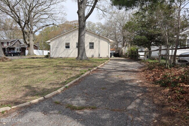 Building Photo - 721 Burnt Tavern Rd