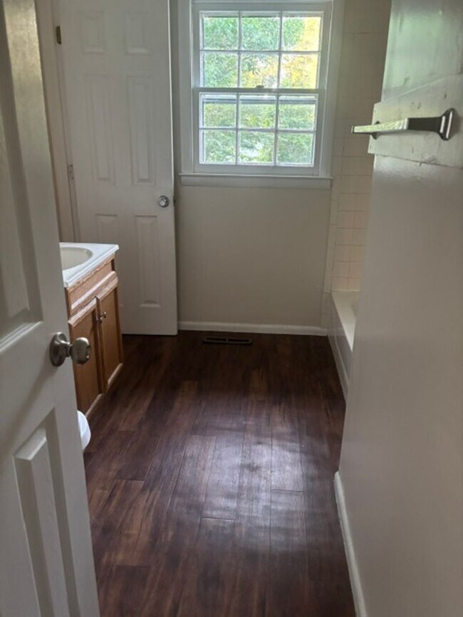 Building Photo - 312 Wood Haven Dr