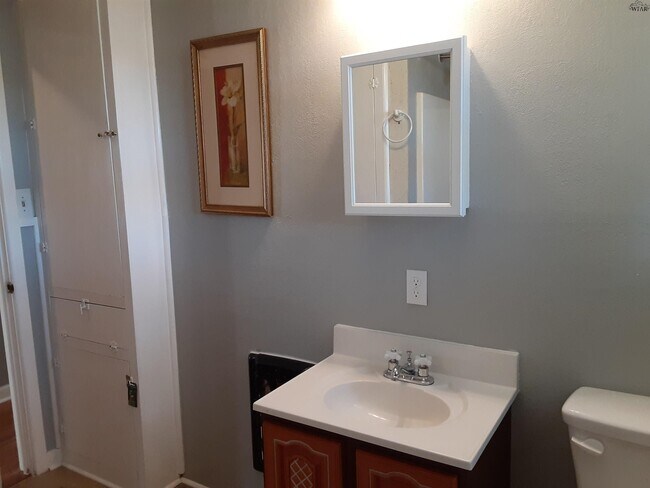 Building Photo - 1214 Glidewell Ave