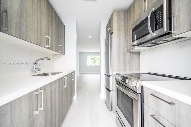 Building Photo - 1850 S Treasure Dr