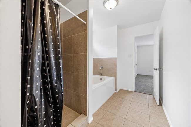 Building Photo - 2414 Kenbridge Dr