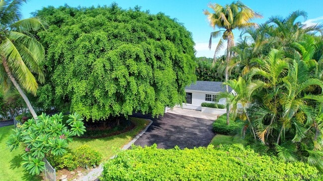 Building Photo - 2478 Kentucky St