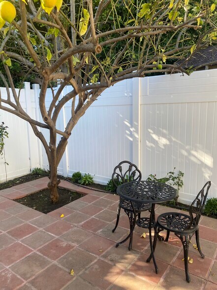 Primary Photo - 3675 Kelton Ave