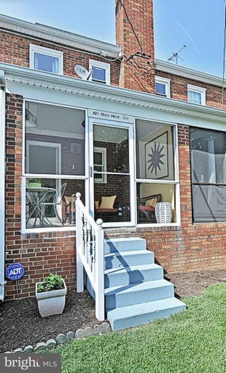 Building Photo - 21 E Oak St