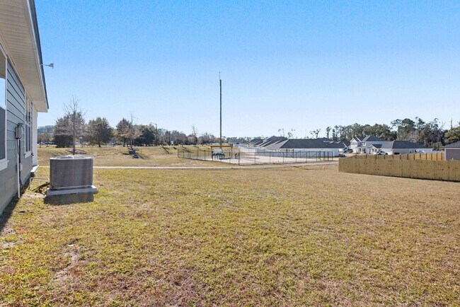 Building Photo - 4000 Cottage Farm Rd