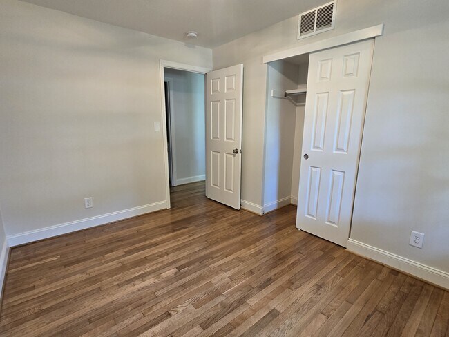 Building Photo - 1274 Tredwell Dr