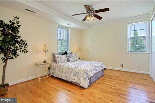 Building Photo - 4217 32nd Rd S