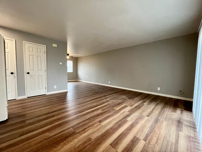 Building Photo - 2323 3rd St