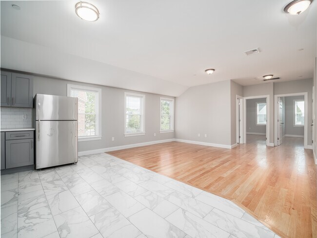 Building Photo - 7 Lowell St