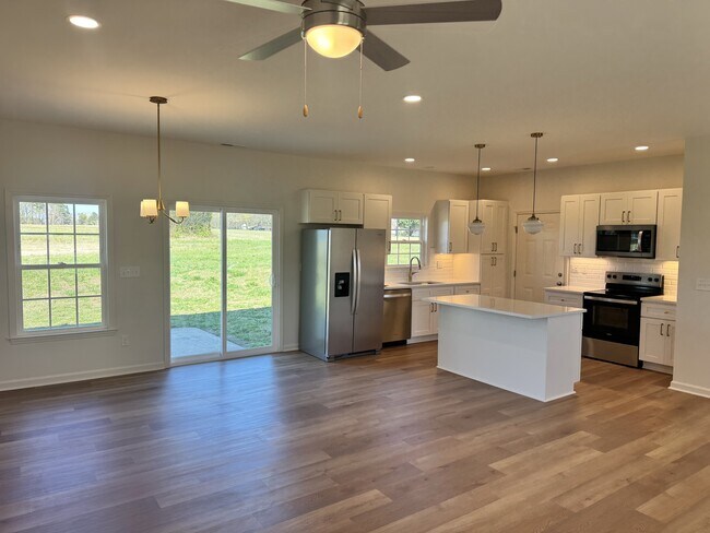 Building Photo - 204 Landmark Dr