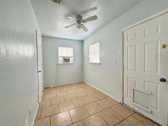 Building Photo - 2112 Tanglewood St