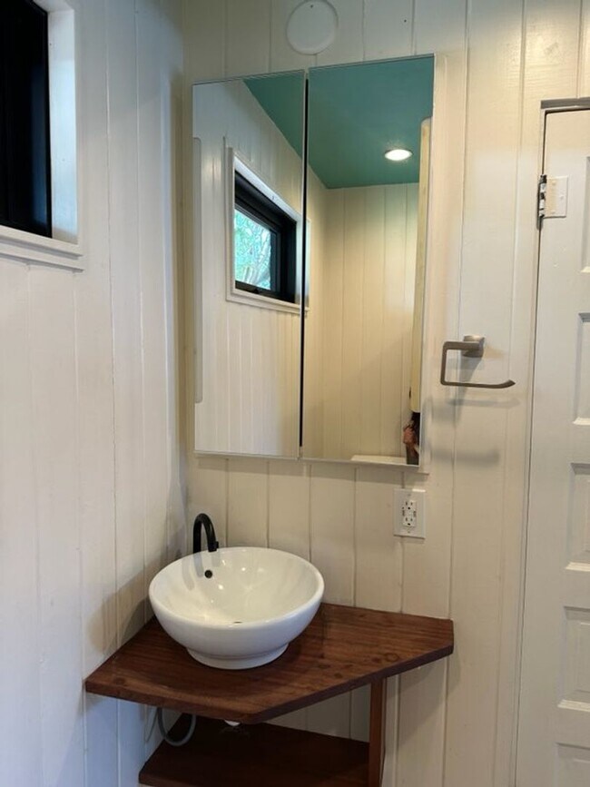 Building Photo - 1361 Santa Rosa Dr