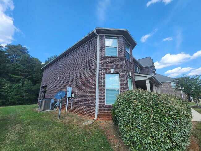 Building Photo - 189 Aylesbury Blvd