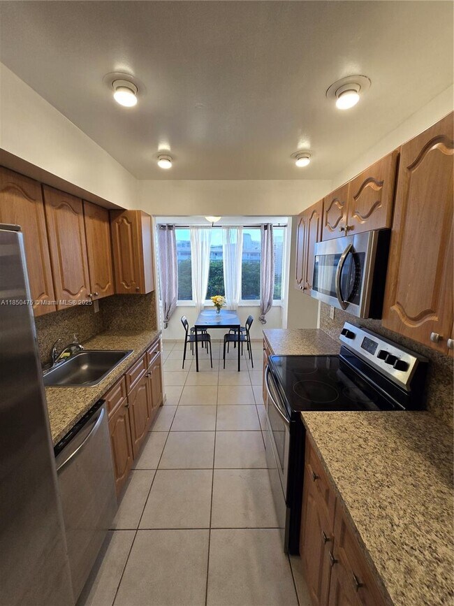 Building Photo - 250 180th Dr